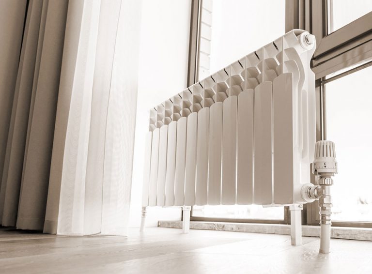 Radiateur alimenté par une chaudière fioul