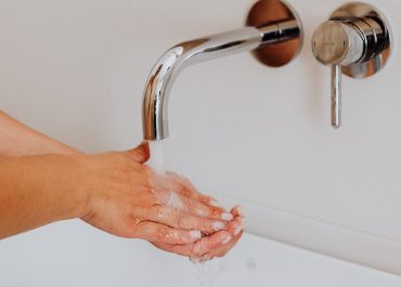 Une eau chaude chauffée par un chauffe-eau solaire