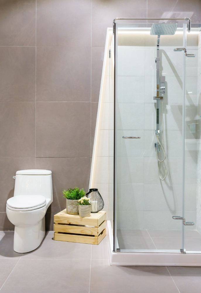 Une salle d'eau avec toilettes à béthune